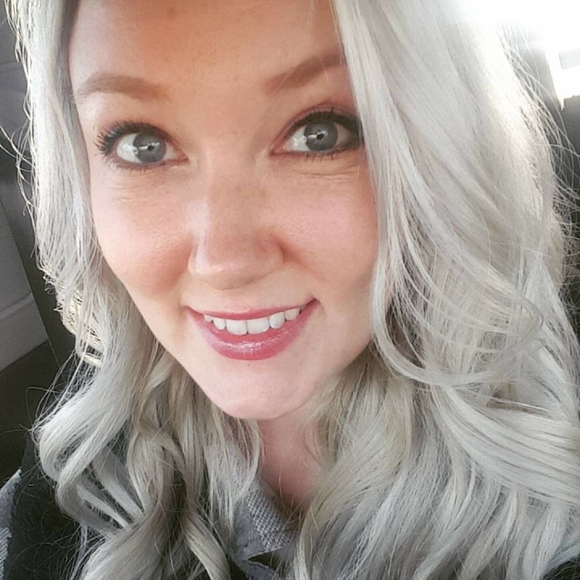 Meet your Posher, Aina - Picture 3 of 3